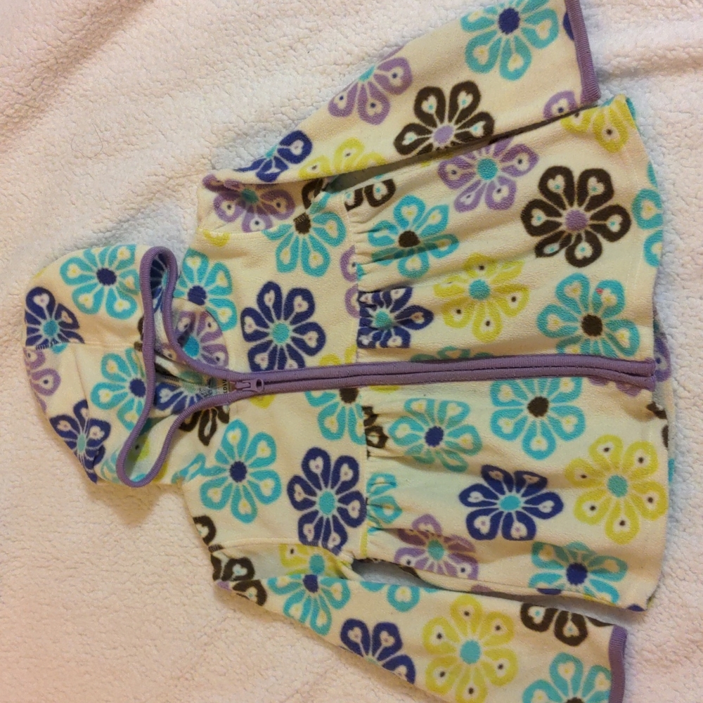 6/$20 Girl fleece hoodie (Sz 4)
